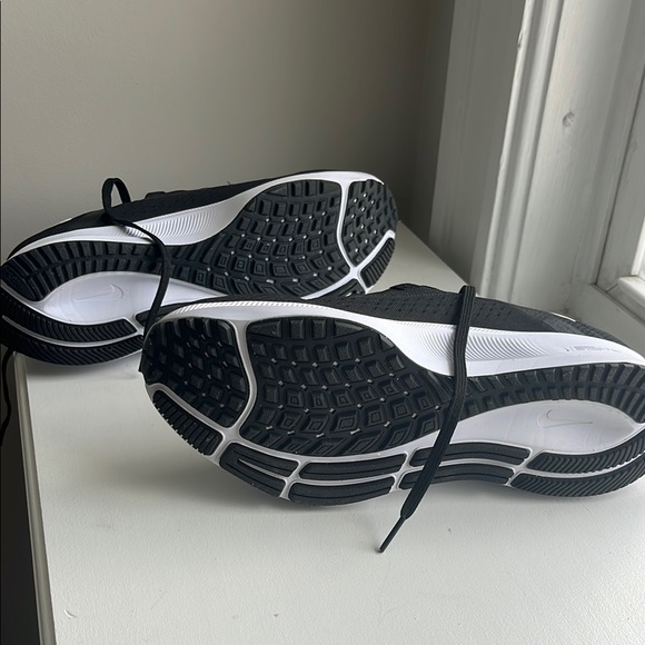 Brand new Nike Black and White Athletic Shoes - Picture 3 of 3